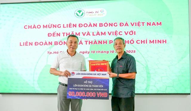 Ông Trần Quốc Tuấn làm việc với ông Trần Anh Tú: Bóng đá TP.HCM được khen ngợi- Ảnh 5.