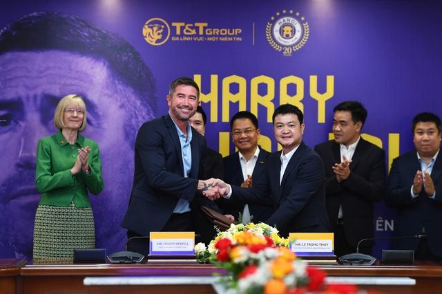 HLV Hà Nội Harry Kewell: ‘Có Robbie Fowler là bạn thân, tôi sẽ hiểu hơn bóng đá châu Á’- Ảnh 3. HLV Hà Nội Harry Kewell: ‘Có Robbie Fowler là bạn thân, tôi sẽ hiểu hơn bóng đá châu Á’ - Ảnh 8.