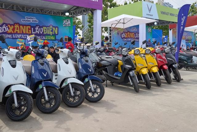Ồ ạt ưu đãi giảm giá, xe máy xăng vẫn bán chậm hơn xe điện - Ảnh 3.
