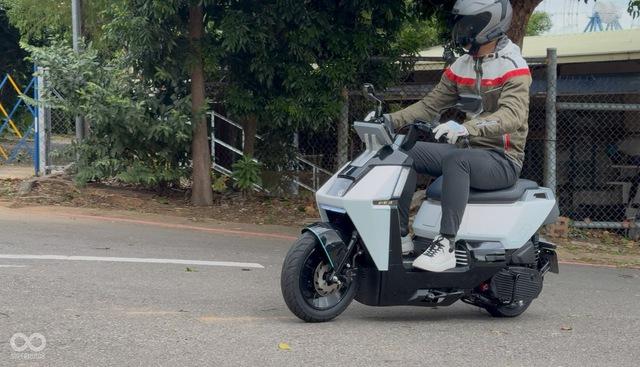 Xe máy hybrid siêu tiết kiệm xăng, 1 lít di chuyển gần 100 km - Ảnh 3.