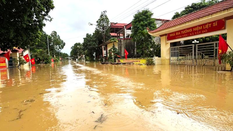 Hơn 15 . 000 Nhà dân ở thanh hóa chìm trong biển nước do mưa lũ - Ảnh 7. Hơn 15 . 000 Nhà dân ở thanh hóa chìm trong biển nước do mưa lũ - Ảnh 7.