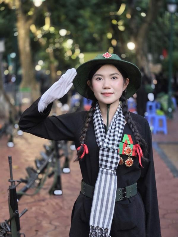 Nữ sinh Trường đại học Luật TP.HCM 3 lần diễu binh tình nguyện nhập ngũ- Ảnh 3. Nữ sinh Trường đại học Luật TP.HCM 3 lần diễu binh tình nguyện nhập ngũ- Ảnh 3.
