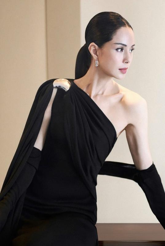 Nhan sắc gây kinh ngạc của Lý Nhược Đồng khi sắp chạm tuổi 60 - Ảnh 1. Nhan sắc gây kinh ngạc của Lý Nhược Đồng khi sắp chạm tuổi 60 - Ảnh 1.
