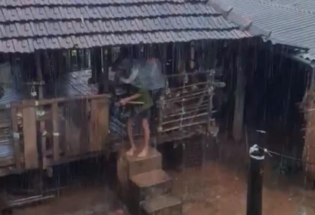 Sợ đá lăn, xã miền núi Quảng Ngãi di dời hơn 140 hộ dân- Ảnh 4. Sợ đá lăn, xã miền núi Quảng Ngãi di dời hơn 140 hộ dân- Ảnh 4.