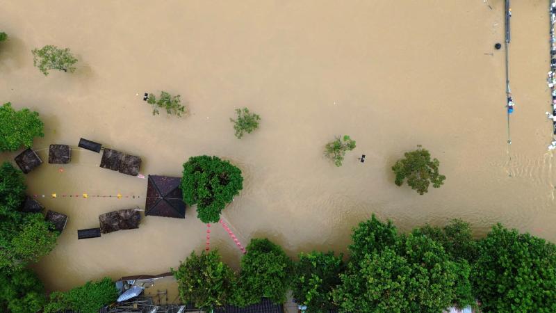 Hơn 66 . 800 Ngôi nhà ở Đà Nẵng chìm trong nước lũ do xả lũ từ thủy điện - Ảnh 6. Hơn 66 . 800 Ngôi nhà ở Đà Nẵng chìm trong nước lũ do xả lũ từ thủy điện - Ảnh 6.