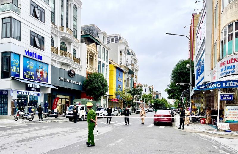 Thanh Hóa: Nhiều cảnh sát xuất hiện tại tiệm vàng lớn trên đường Lê Hoàn- Ảnh 5.