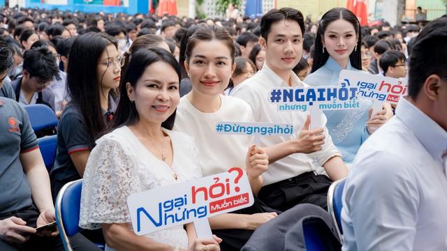 Á hậu Lệ Hằng, Á vương Minh Toại giải đáp 'chuyện khó nói' của học sinh - Ảnh 2.