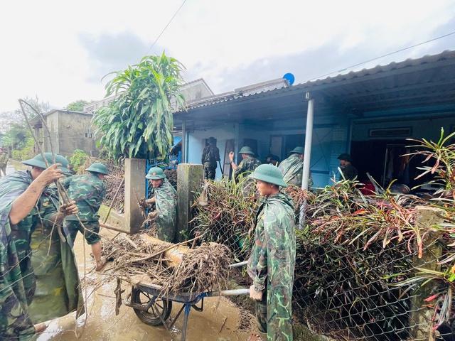 Phó thủ tướng Nguyễn Hòa Bình chỉ đạo khắc phục hậu quả mưa lũ tại Đắk Lắk- Ảnh 7. Phó thủ tướng Nguyễn Hòa Bình chỉ đạo khắc phục hậu quả mưa lũ tại Đắk Lắk- Ảnh 7.