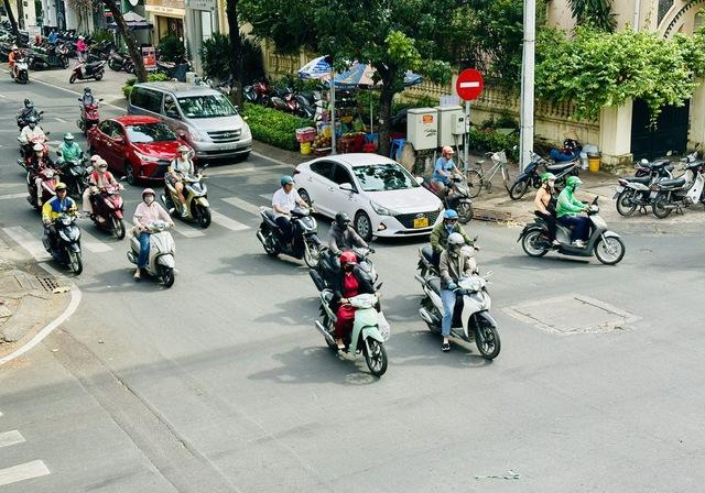 Người Sài Gòn tiếp tục ‘hưởng’ không khí lạnh
- Ảnh 1. Người Sài Gòn tiếp tục ‘hưởng’ không khí lạnh
- Ảnh 1.
