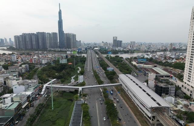 Lắp thang máy tại 7 cầu bộ hành tuyến metro số 1 TP.HCM- Ảnh 1. Lắp thang máy tại 7 cầu bộ hành tuyến metro số 1 TP.HCM- Ảnh 1.