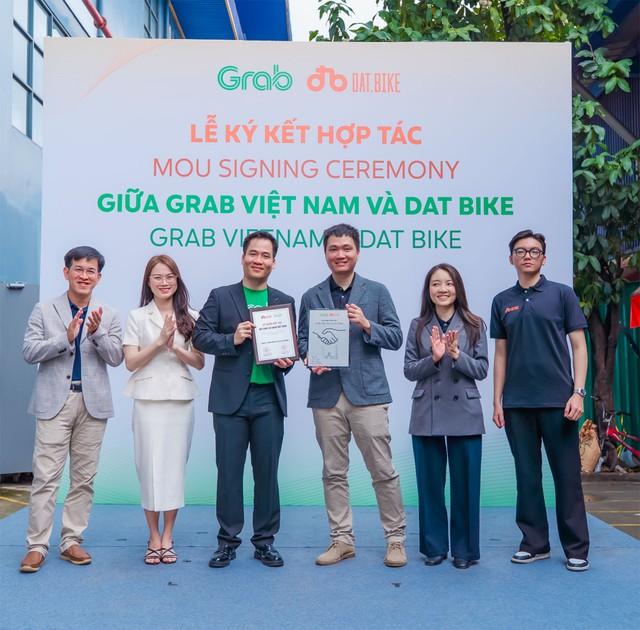 Grab bắt tay Dat Bike: Phổ cập xe điện bằng "người kiểm chứng" khó tính nhất - Ảnh 1.