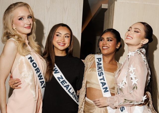 Hai giám khảo rời 'ghế nóng' Miss Universe 2025 gây xôn xao - Ảnh 3.