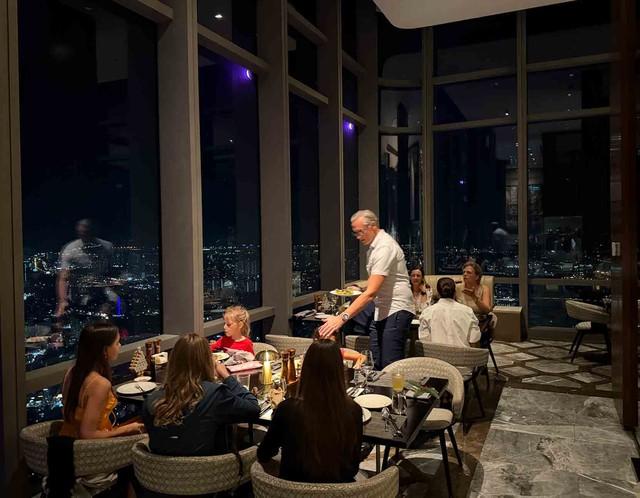 TP.HCM rộn ràng chuẩn bị mùa lễ hội cuối năm- Ảnh 2. TP.HCM rộn ràng chuẩn bị mùa lễ hội cuối năm- Ảnh 2.