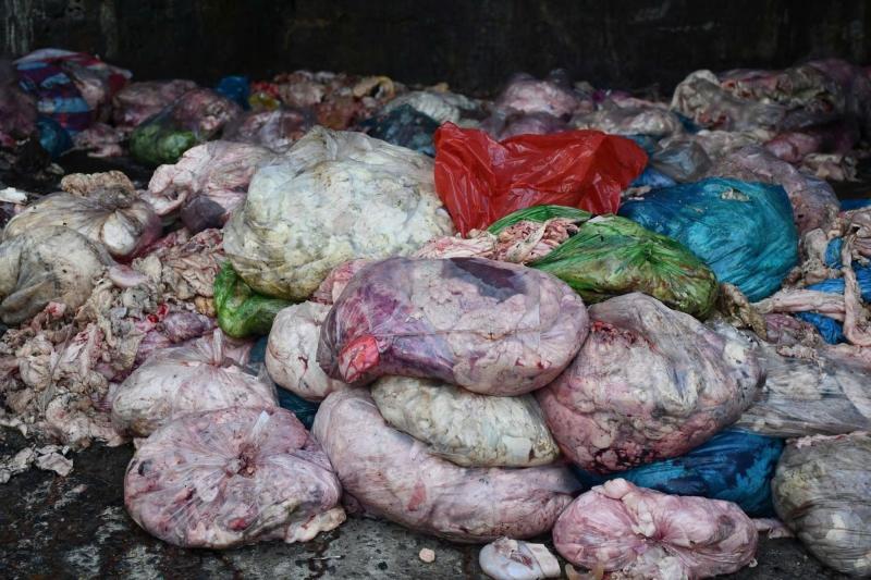 Đà Nẵng: Rùng mình cơ sở nấu mỡ động vật bẩn hoạt động giữa nghĩa trang- Ảnh 3. Đà Nẵng: Rùng mình cơ sở nấu mỡ động vật bẩn hoạt động giữa nghĩa trang- Ảnh 3.