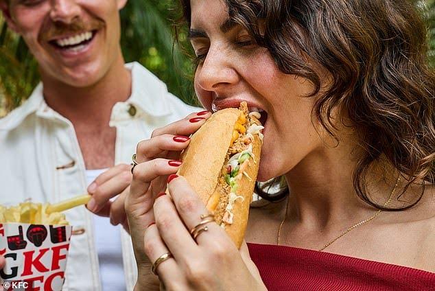 Tranh cãi khi KFC đưa bánh mì Việt Nam vào thực đơn trên toàn nước Úc - Ảnh 1.