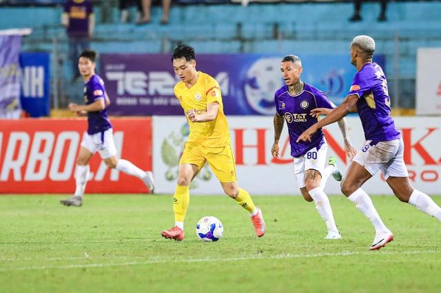 Lịch thi đấu V-League ngày 8.11: Tân binh nếm trải sự khốc liệt, HLV Popov thừa thắng xông lên- Ảnh 3. Lịch thi đấu V-League ngày 8.11: Tân binh nếm trải sự khốc liệt, HLV Popov thừa thắng xông lên- Ảnh 3.