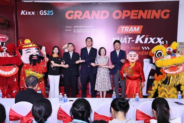Kixx hợp tác GS25 mở điểm bán và thay nhớt xe máy dành cho khách bận rộn - Ảnh 2.