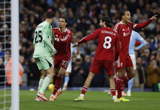 Hàng thủ thảm họa, Liverpool thua tan nát Man City: HLV Slot bị chỉ trích dữ dội- Ảnh 2. Hàng thủ thảm họa, Liverpool thua tan nát Man City: HLV Slot bị chỉ trích dữ dội- Ảnh 2.