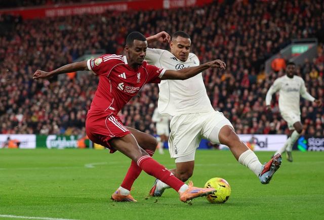 Liverpool rệu rã, thua thảm 0-3 ở hai trận liên tiếp: ‘HLV Arne Slot sắp bị sa thải'- Ảnh 1.
