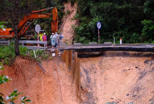 Lâm Đồng hỗ trợ 120 triệu đồng cho người dân bị sập nhà do thiên tai- Ảnh 1. Lâm Đồng hỗ trợ 120 triệu đồng cho người dân bị sập nhà do thiên tai- Ảnh 1.