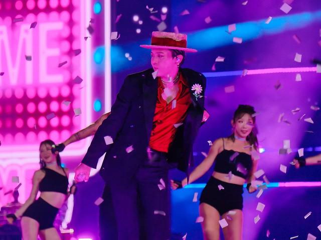 Điều gì khiến fan 'lụy' G-DRAGON 2025 WORLD TOUR [Übermensch] in Hanoi, presented by VPBank- Ảnh 3.