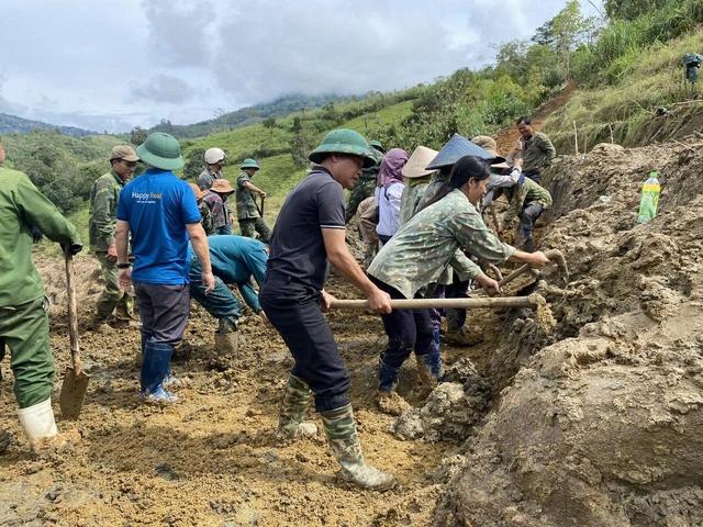 Quảng Ngãi Huy động sức mạnh cộng đồng khắc phục sạt lở đất - Ảnh 2. Quảng Ngãi Huy động sức mạnh cộng đồng khắc phục sạt lở đất - Ảnh 2.