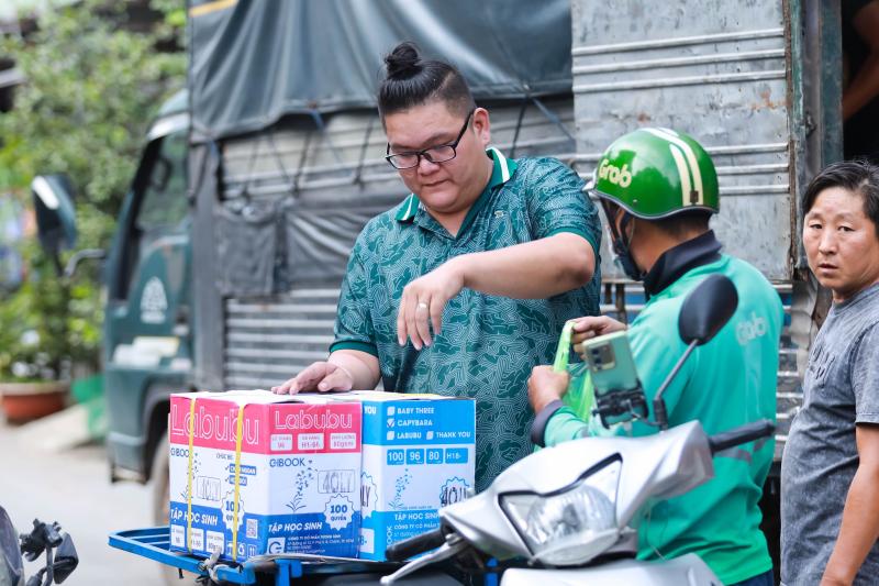 Hơn 100.000 cuốn tập và hàng nghìn đồ dùng học tập gửi tặng học sinh vùng lũ- Ảnh 3. Hơn 100.000 cuốn tập và hàng nghìn đồ dùng học tập gửi tặng học sinh vùng lũ- Ảnh 3.