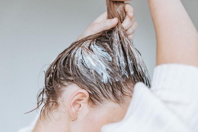 Mùa thu tóc rụng - 4 thời điểm gội đầu tóc chắc khỏe như đi salon- Ảnh 5. Mùa thu tóc rụng - 4 thời điểm gội đầu tóc chắc khỏe như đi salon- Ảnh 5.