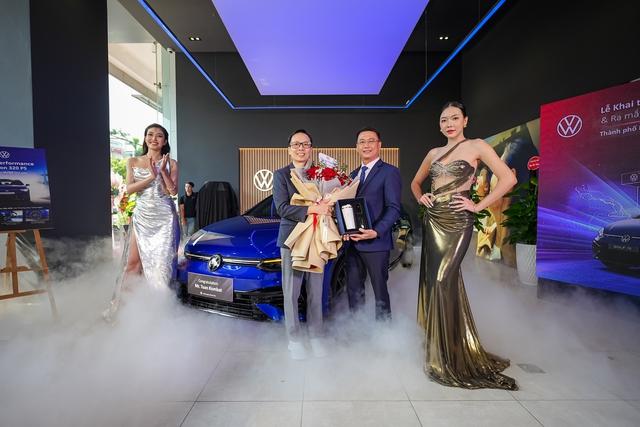 Khai trương đại lý Volkswagen Khánh Hội theo mô hình Urban Store tiêu chuẩn toàn cầu- Ảnh 4. Khai trương đại lý Volkswagen Khánh Hội theo mô hình Urban Store tiêu chuẩn toàn cầu- Ảnh 4.
