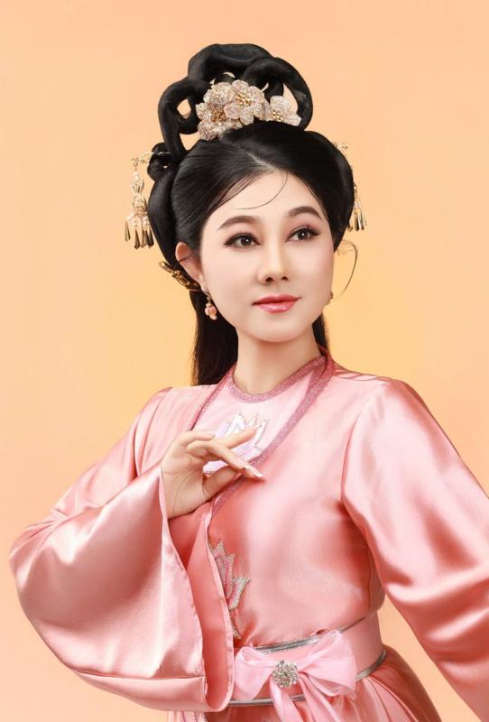 NSND Quế Trân và hành trình gìn giữ cải lương tuồng cổ từ NSND Thanh Tòng - Ảnh 2.