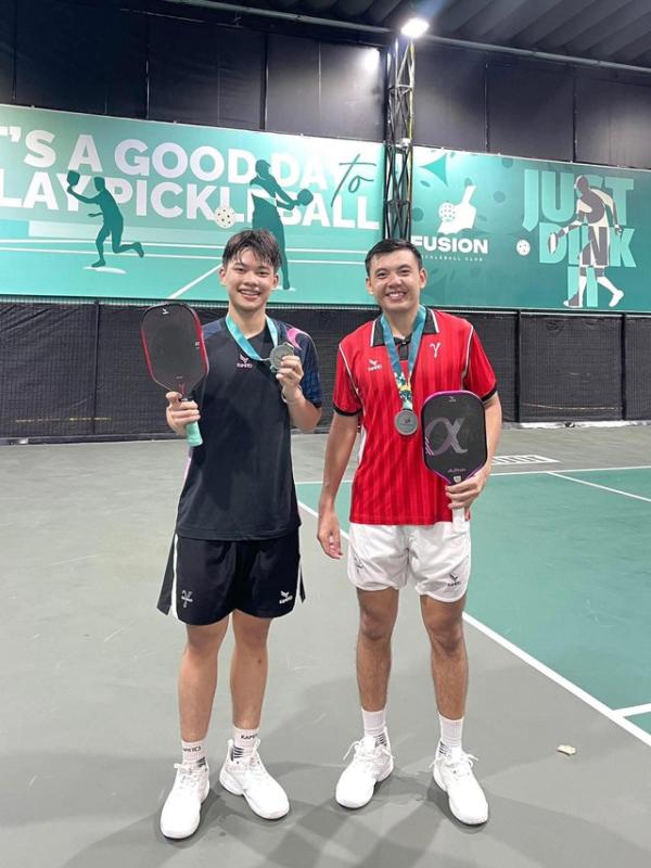 Lý Hoàng Nam cùng các nghệ sĩ giao lưu pickleball 'Nghĩa tình phương Nam' vì miền Trung- Ảnh 2. Lý Hoàng Nam cùng các nghệ sĩ giao lưu pickleball 'Nghĩa tình phương Nam' vì miền Trung- Ảnh 2.
