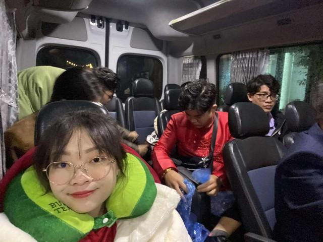 Nhà trai vượt 600 km, lội đường đất 2 km mang sính lễ hỏi cưới cô dâu - Ảnh 3.