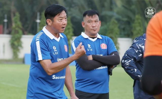 Lịch thi đấu V-League ngày 1.11: HLV Lê Huỳnh Đức đấu trí ‘hiện tượng’ Chu Đình Nghiêm, cực hay- Ảnh 1. Lịch thi đấu V-League ngày 1.11: HLV Lê Huỳnh Đức đấu trí ‘hiện tượng’ Chu Đình Nghiêm, cực hay- Ảnh 1.