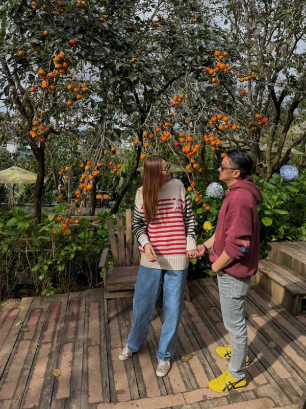Siêu mẫu Thanh Hằng thay đổi theo thế nào sau khi lấy chồng nhạc trưởng? - Ảnh 2.