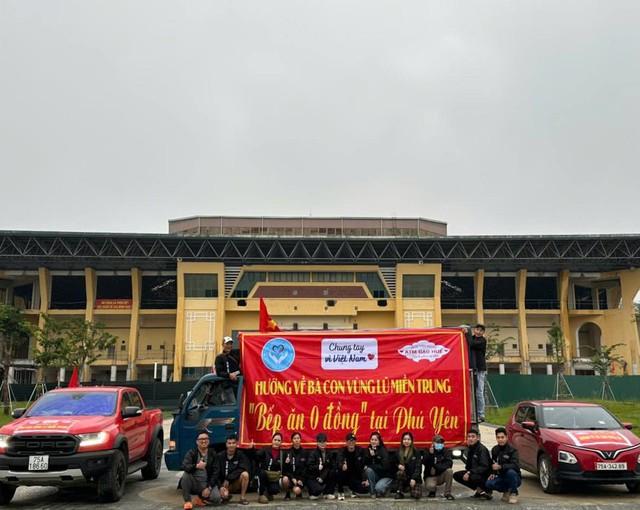 100.000 đồng của người phụ nữ buôn ve chai Huế: 'Gửi giúp bà con lụt trong nớ'- Ảnh 1. 100.000 đồng của người phụ nữ buôn ve chai Huế: 'Gửi giúp bà con lụt trong nớ'- Ảnh 1.