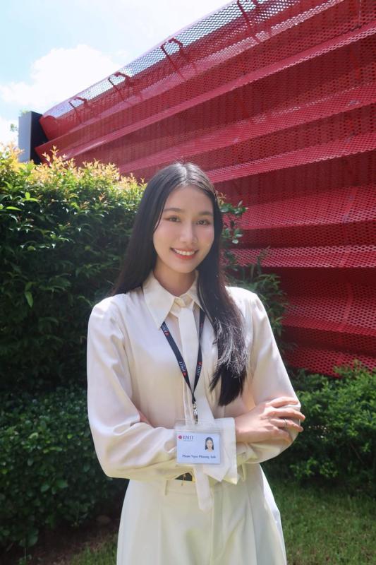 Á hậu sở hữu IELTS 8.0: Áp lực khi đứng trên giảng đường - Ảnh 2.