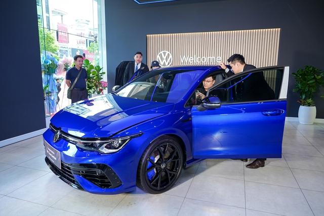 Khai trương đại lý Volkswagen Khánh Hội theo mô hình Urban Store tiêu chuẩn toàn cầu- Ảnh 5. Khai trương đại lý Volkswagen Khánh Hội theo mô hình Urban Store tiêu chuẩn toàn cầu- Ảnh 5.