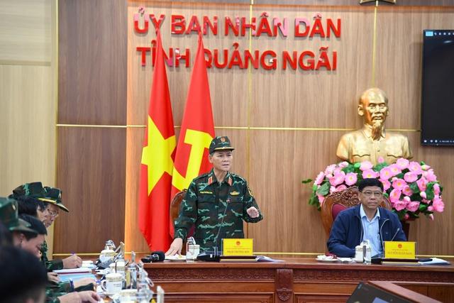 Quảng Ngãi: Quân đội hỗ trợ di dời 10.000 Hộ dân trước bão số 13 Kalmaegi - Ảnh 3. Quảng Ngãi: Quân đội hỗ trợ di dời 10.000 Hộ dân trước bão số 13 Kalmaegi - Ảnh 3.