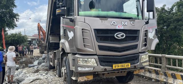 Thông xe cầu Đăk Pờ Tó: Khắc phục sự cố đường Trường Sơn Đông sau bão Kalmaegi - Ảnh 1. Thông xe cầu Đăk Pờ Tó: Khắc phục sự cố đường Trường Sơn Đông sau bão Kalmaegi - Ảnh 1.