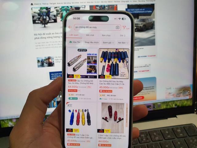 Rủi ro khi lắp gù chống đổ 'rởm' cho mô tô, xe máy - Ảnh 1. Rủi ro khi lắp gù chống đổ 'rởm' cho mô tô, xe máy - Ảnh 1.