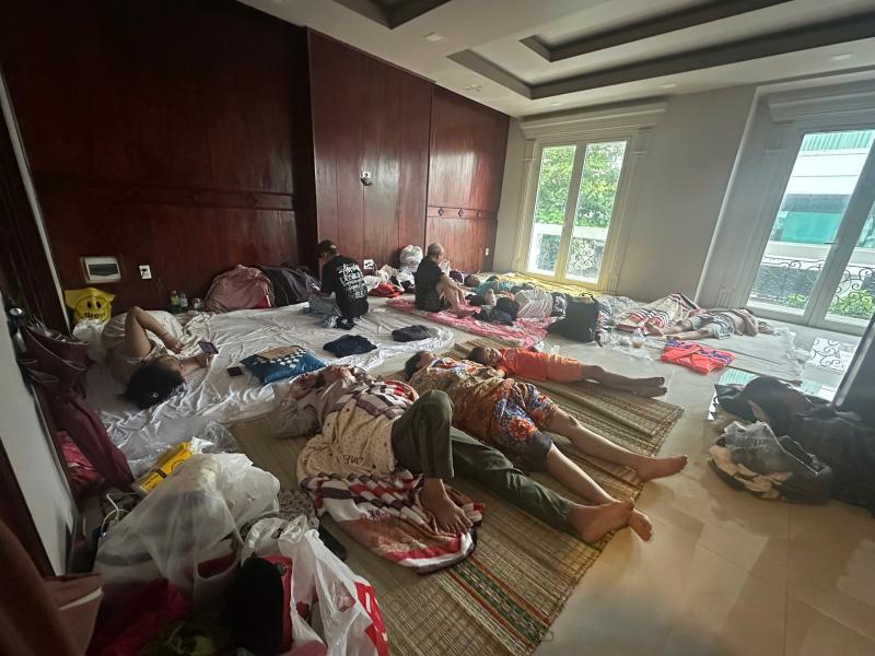 Ngập lụt Khánh Hòa, Đắk Lắk: Ấm áp nhà mới mua để người dưng tránh lũ- Ảnh 2. Ngập lụt Khánh Hòa, Đắk Lắk: Ấm áp nhà mới mua để người dưng tránh lũ- Ảnh 2.