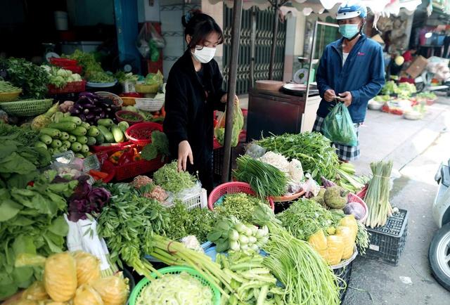 Rau xanh tăng giá vùn vụt- Ảnh 1. Rau xanh tăng giá vùn vụt- Ảnh 1.