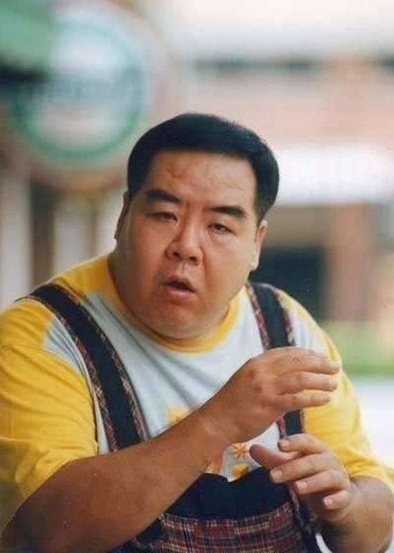 'Vinh thịt lợn' Trịnh Tắc Sĩ bác tin qua đời, sống trong khu ổ chuột - Ảnh 3.