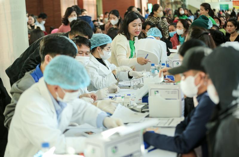 Hơn 1.000 người dân được khám bệnh, cấp thuốc miễn phí - Ảnh 4. Hơn 1.000 người dân được khám bệnh, cấp thuốc miễn phí - Ảnh 4.