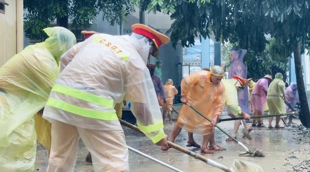 Bộ Công an chi viện 260 chiến sĩ hỗ trợ Gia Lai khắc phục sau lũ- Ảnh 2. Bộ Công an chi viện 260 chiến sĩ hỗ trợ Gia Lai khắc phục sau lũ- Ảnh 2.