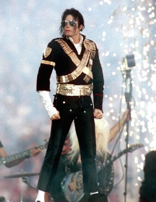 Sau 16 năm qua đời, Michael Jackson vẫn kiếm được hàng trăm triệu USD mỗi năm - Ảnh 1.