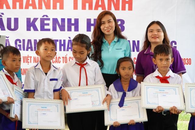 Báo Thanh Niên khánh thành cây cầu mơ ước tại vùng biên giới Giang Thành- Ảnh 8.