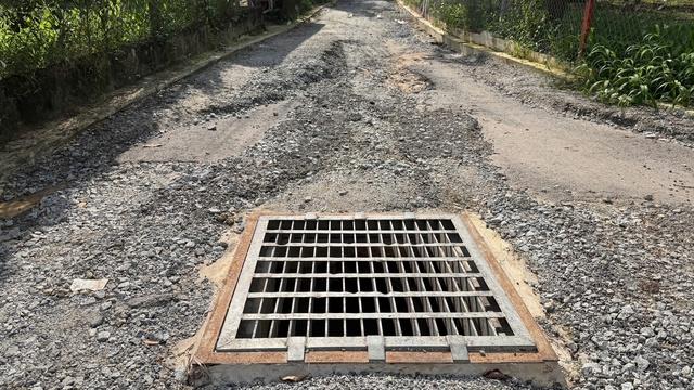 TP.HCM: Đường tiền tỉ mới làm xong đã hư hỏng, liệu có tiêu cực?- Ảnh 2. TP.HCM: Đường tiền tỉ mới làm xong đã hư hỏng, liệu có tiêu cực?- Ảnh 2.