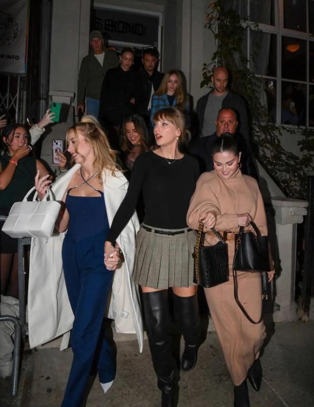 Dàn phù dâu toàn sao hạng A của Taylor Swift được tiết lộ - Ảnh 3.