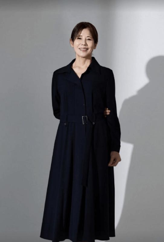 Mẹ của Han Hyo Joo debut làng giải trí ở tuổi 63 - Ảnh 3.